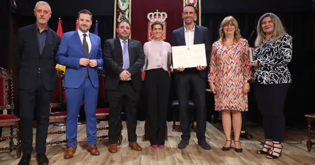 0 PAz.JPEG reconocimiento a la Fundación +34