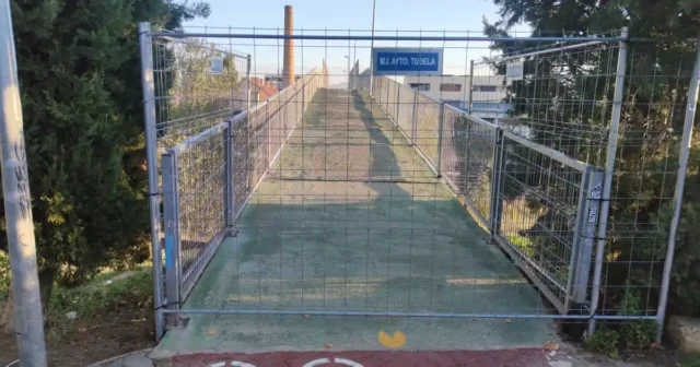 1699429439479 pasarela peatonal de la Azucarera