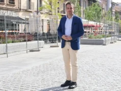 Zeus Pérez: «UPN ha hecho un trabajo de récord en Tudela, pero aún quedan cosas por hacer» Zeus Pérez en la calle Muro, uno de los últimos proyectos ejecutados por el área de Urbanismo