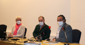Marta Herrero, Profesora de Comerio y Marketing del CIP ETI, Juan Carlos Ciria, Director del CIT ETI de Tudela, y José María Agramonte, presidente de la Comunidad de Bardenas