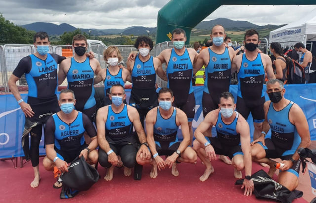 Miembros del SDR Arenas de Triatlón que acudieron a Aritzaleku