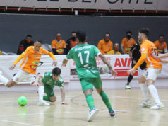 Un momento del partido entre Aspil-Jumpers Ribera Navarra FS y Club Deportivo Osasuna Magna Xota