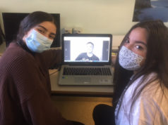 Dos alumnas Erasmus del IES Alhama entrevistan a Ole Kassow, fundador de "En bici sin edad"
