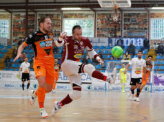 Una jugada del partido entre el Buerla y el Aspil Jumpers Ribera Navarra FS