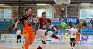 Una jugada del partido entre el Buerla y el Aspil Jumpers Ribera Navarra FS