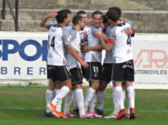 Los jugadores del Tudelano celebran uno de los goles