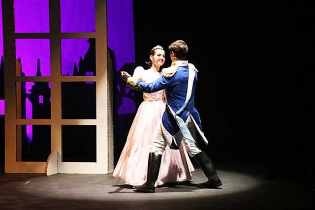 CENICIENTE-Y-EL-PRINCIPE-EN-CAPARROSO