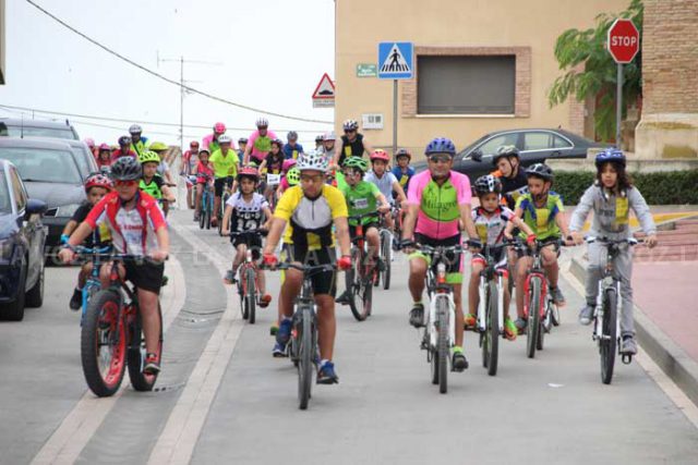 CICLISTAS-EN-TRAYECTO-URBANO-DE-LA-MARCHA