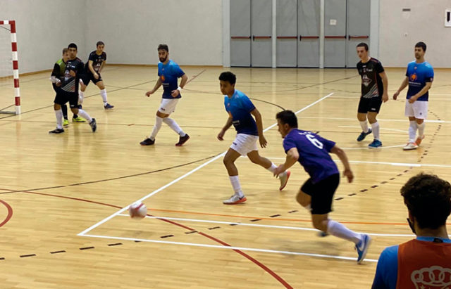 CINTRUENIGO-FUTBOL-SALA Ataque de un jugador del CD Olite FS en el área del GCH Garbayo Chivite Cintruénigo FS