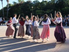 El Grupo de Danzas Yona de Cortes celebra por todo lo alto su 25 aniversario