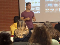Daniel Blasco comparte su arte con los alumnos del IES Valle del Ebro