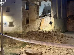 El derrumbe de una fachada en una vivienda de Tudela obliga a desalojar a tres jóvenes