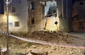 El derrumbe de una fachada en una vivienda de Tudela obliga a desalojar a tres jóvenes