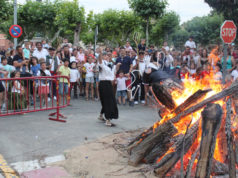 Cintruénigo suspende sus tradicionales fiestas de San Juan El Chapalangarra a punto de ser quemado en la hoguera en las fiestas de San Juan de 2019