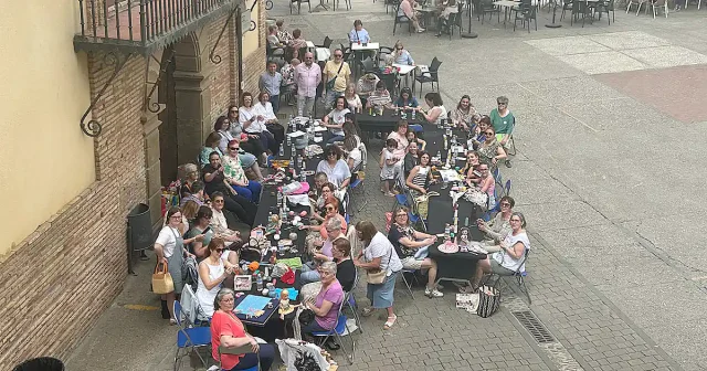 Diìa Mundial de tejer en puìblico1