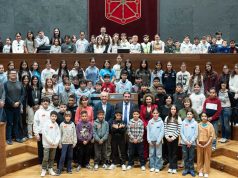 Alumnos del colegio Monte San Julián de Tudela, diputados por un día en el Parlamento de Navarra colegio Monte San Julián Parlamento