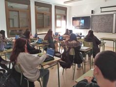 Los alumnos del IES Valle del Ebro participan en un encuentro con el escritor Eloy Moreno
