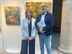 El patio de UNED Tudela entra de nuevo en la primavera gracias a las flores de la artista Lola Jiménez UNED Tudela Lola Jiménez