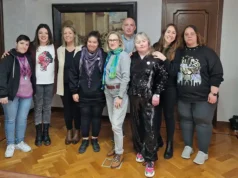 Un grupo de mujeres de TASUBINSA visibilizan a la mujer con discapacidad en el 8M grupo de mujeres de TASUBINSA con la concejala Anichu Agüera
