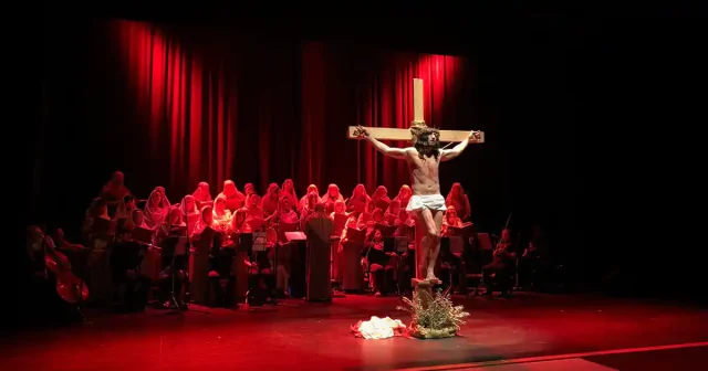 Escena de la crucificxion La Pasión Superstar Cintruénigo