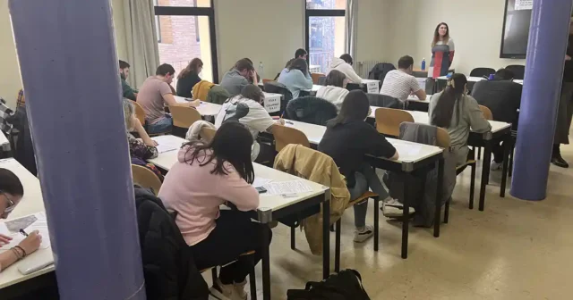 Exaìmenes en la UNED de Tudela