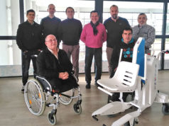 La Asociación Cascantum dona al Centro Termolúdico una silla de acceso a las piscinas para personas con diversidad funcional