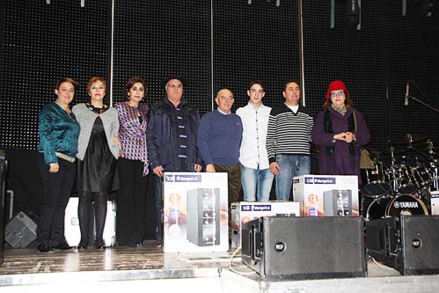 GANADORES-DELCONCURSO-VINOS-DEL-PASADO-AÑO-CON-REPRESENTANTES-DEL-AYUNTAMIENTO