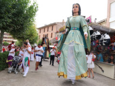 Daniel Navarro: “Este año íbamos a presentar dos nuevos gigantes” La comparsa de Gigantes de Marcilla en las fiestas del año pasado