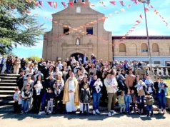 La Cofradía del Villar entrega las medallas a los niños y niñas nacidos en 2022 Cofradía del Villar
