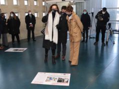 La presidenta Chivite visita la exposición Esenciales de Navarra de Colores que puede verse en la estación intermodal de Tudela