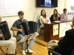 Acto de apertura de la exposición que recuera a Carmen Albisu