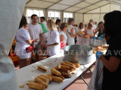 Almuerzo multitudinario en Ablitas antes del cohete Ablitas