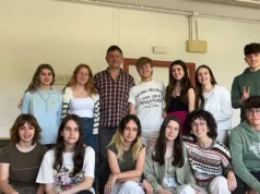 El cantautor Mikel Urdagarín visita el Instituto Valle del Ebro