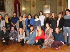 Una docena de jóvenes reciben sus certificados profesionales de información turística local