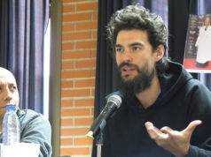 El director de cine Oliver Laxe compartió conversación con los alumnos del Instituto Valle del Ebro