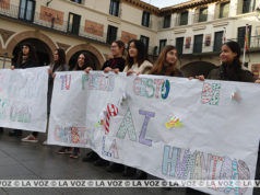 El colegio San Francisco Javier saca a las calles de Tudela a los actos conmemorativos del Día de la Paz