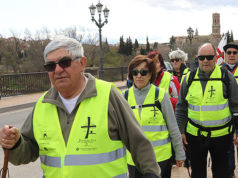 Los primeros peregrinos de Tudela ya están camino de Javier Los primeros peregrinos atraviesan el puente del Ebro en la primera etapa de la javierada que les llevará a la ermita de la Virgen del Yugo