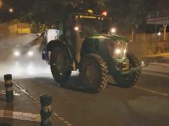 Nueva desinfección de las calles de toda la ciudad Tractor desinfectando las calles de Tudela