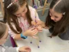 Tecnólogas en Acción de Fundación Dédalo acerca programación y realidad virtual a escolares de la Ribera