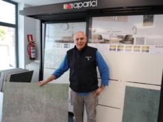 José Ángel Aparicio en su tienda Aralor