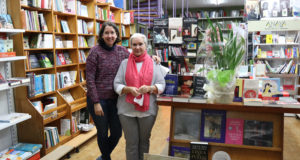 Rosa Mari Zudaire e Ilenka Mazo, responsables de la librería Julio Mazo