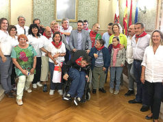 Usuarios de La Atalaya vistan el Ayuntamiento
