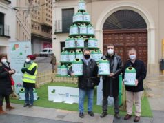 Un árbol de Navidad para reciclar vidrio árbol Navidad reciclar vidrio