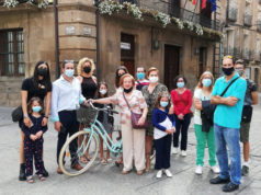 María Sanz Lázaro recibió el premio “Una vida en bici 2020” María Sanz este domingo, tras recibir el premio "Toda una vida en bici"