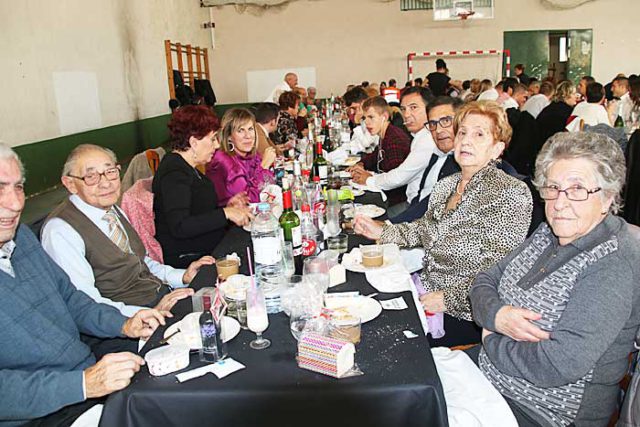 MUy-buen-ambiente-entre-los-comensales--(2)