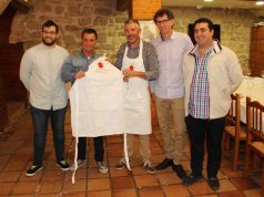 Un reconocimiento gigante Mandil gigantes intemperie