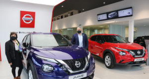 Los asesores comerciales de Unsain Motor junto al nuevo JUKE