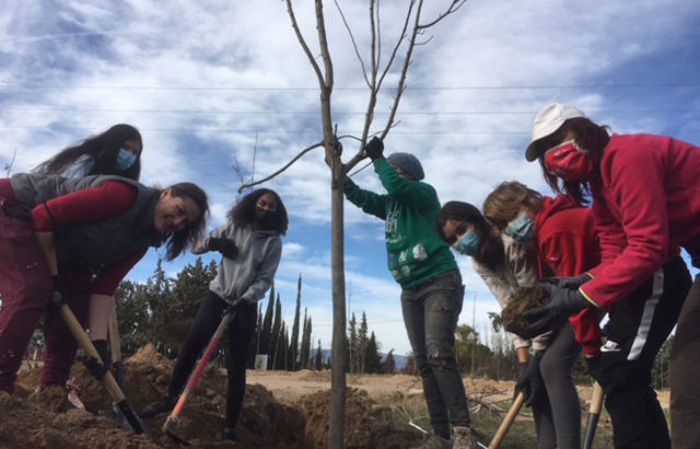 NUEVA-ÁREA-ARBOLADA-EN-EL-VILLAR-(4) Voluntarios que ayudaron a hacer realidad la nueva arboleda en El Villar