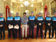 Medalla de Servicios Distinguidos para dos agentes municipales