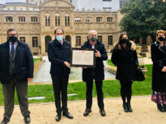 Premio a Cruz Roja por su Plan de convivencia en Murchante El alcalde de Murchante y miembros de Cruz Roja junto a la presidenta Chivite recibiendo el premio
